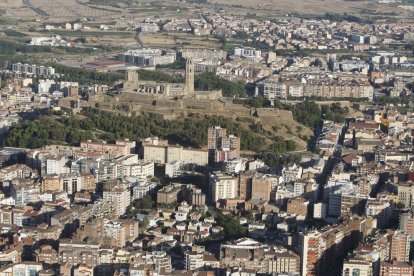 Imagen aérea de parte de la ciudad de Lleida, el municipio con más pisos públicos.