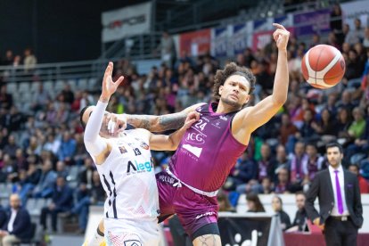 Michael Carrera, en un partido con el Força Lleida.