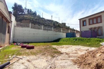 El solar que es convertirà en el parc caní de la localitat.