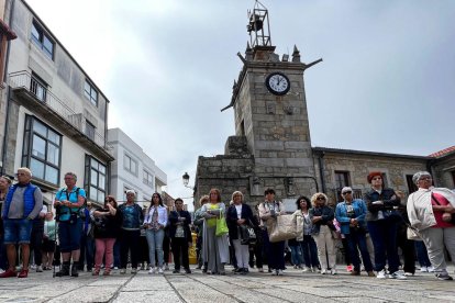 Minut de silenci a A Guarda (Pontevedra) en repulsa pel crim masclista en un càmping d’Oia.