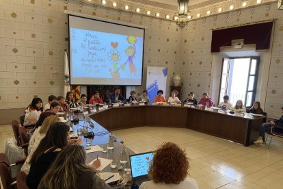 Reunión ayer del Consell d’Infants en el ayuntamiento de La Seu. 