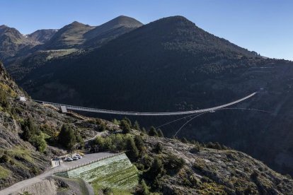 Andorra estrena el Pont Tibetà de Canillo després d'una inversió de 4,6 milions d'euros.