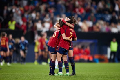 Jugadores de la selecció espanyola celebren un dels seus gols.