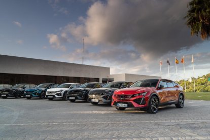 Comptarà com a punt de partida amb dos motoritzacions híbrides endollables de 225 i 180 CV.