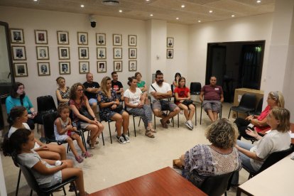 Una vintena de veïns de Torres de Segre es van presentar voluntaris a la primera reunió.