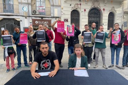 L’activista Adam Camón va denunciar ahir l’espionatge que va patir.