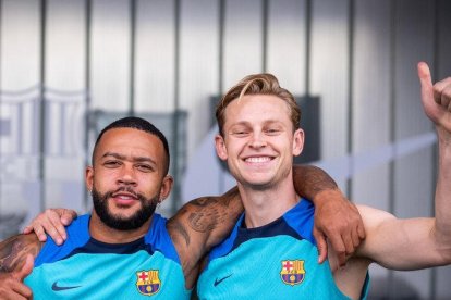 Memphis, amb De Jong, en una sessió d’entrenament.