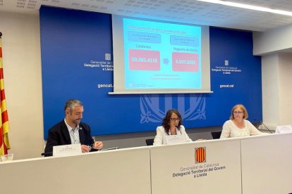 La consellera d'Igualtat i Feminismes, Tània Verge, amb el delegat del Govern a Lleida, Bernat Solé, i la directora dels serveis territorials del Departament a Lleida, Elena Fuses. 

Data de publicació: dimecres 14 de setembre del 2022, 15:34

Localització: Lleida