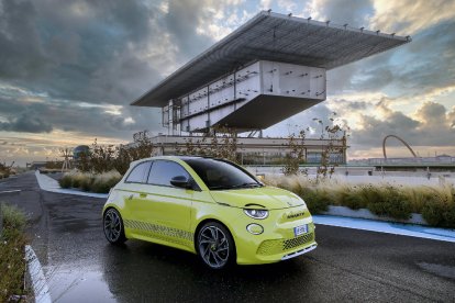 El nou Abarth 500e està equipat amb una potent bateria de 42 kWh, que ofereix 154 CV.