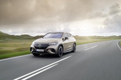 Com a quart model després de les berlines EQS i EQE, així com l'EQS SUV, l'EQE SUV utilitza la nova plataforma totalment elèctrica, acompanyat d'una digitalització de l'interior.