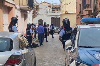 Imatge de l'operatiu policial de dimecres passat a Miralcamp