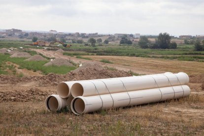 Las obras (al fondo) comenzaron en julio y tienen un plazo de ejecución de seis meses.