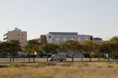 Els pisos estaran ubicats en aquesta zona de Copa d’Or, darrere dels hotels del grup Ibis.