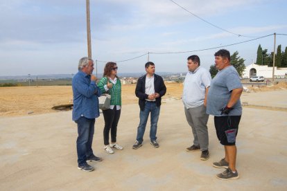 Janés (centre), durant una visita d’obres a Alcarràs.