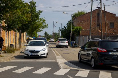 Ahora es obligatorio acceder al parking por delante del Guindàvols, por un tramo de Arquitecte Gomà que pasa a ser de doble sentido.