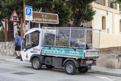 Vehículo de la brigada de limpieza de Cervera.