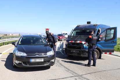 Imatge d’un control de mobilitat el 16 de març del 2021 a l’A-22 a Almacelles.