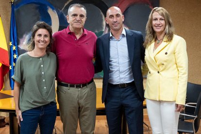 Marta Frías, Franco, Rubiales i Yolanda Parga, després de l’acord.