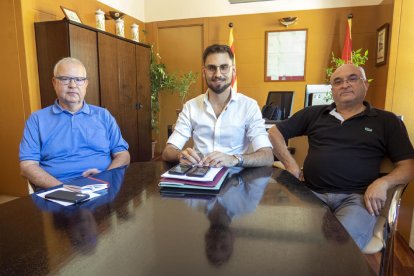 Jan Pomés, en el centro, junto a Ramon Augé (izquierda) y Antonio Delgado (derecha).