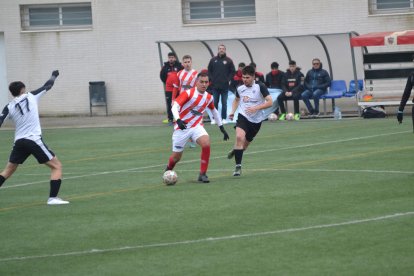 Una acción del partido disputado el sábado en Artesa de Segre.