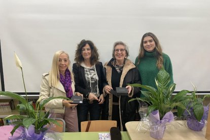 La xarrada ‘Del gris al violeta’, ahir a l’institut Guindàvols.