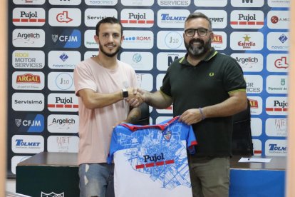 Matías Sempé junto al vicepresidente deportivo del Mollerussa, Agustí Pons.