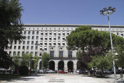 Fachada del ministerio de Trabajo, en Madrid.