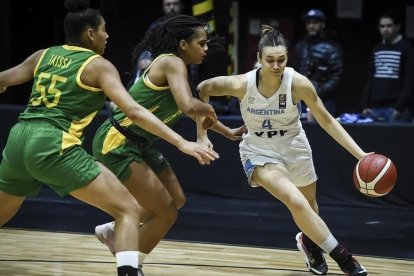 Lara Tribouley, amb Argentina, en un partit contra Brasil.