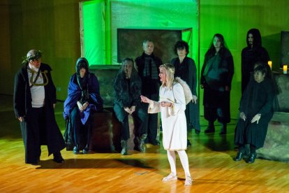 La sala 2 de l’Auditori de Lleida va acollir ahir la posada en escena del taller d’òpera ‘Orfeo ed Euridice’.