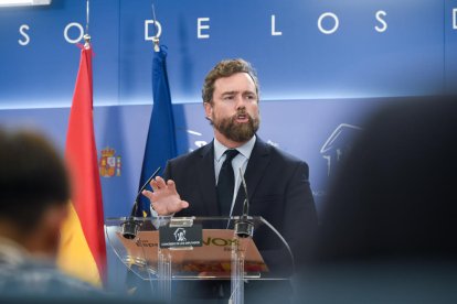 Iván Espinosa de los Monteros va al·legar ahir que la renúncia es deu a “motius personals i familiars”.