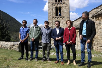 El President Aragonès, durante su visita a La Vall de Boí con la alcaldesa, Sònia Bruguera y ediles. 