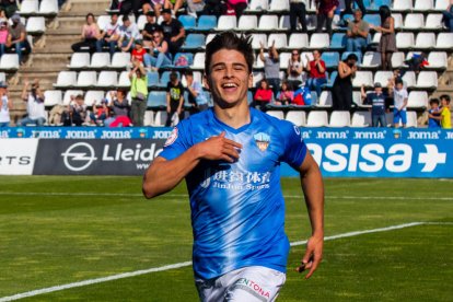 Joel Febas celebra un dels gols que va marcar la passada temporada amb el Lleida.