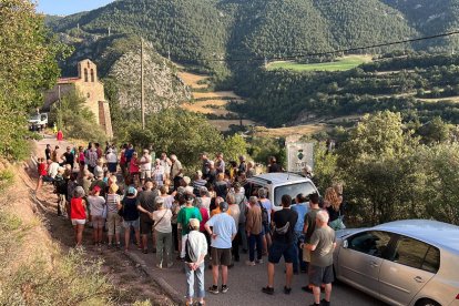 La visita guiada ayer al pueblo deshabitado de Tost, en el municipio de Ribera d’Urgellet.