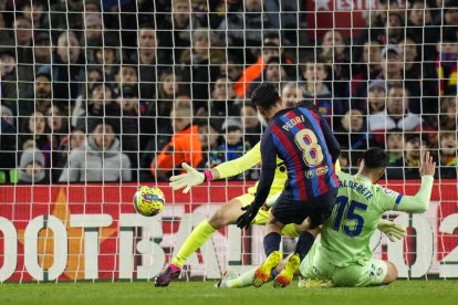 Pedri marca un gol contra el Getafe.