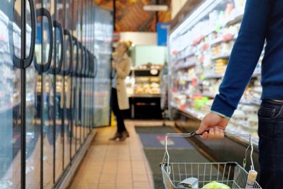 Fer la compra és cada vegada més car i moltes famílies comencen a canviar hàbits.