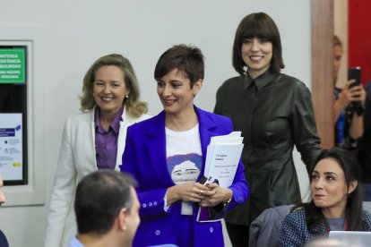 Las ministras socialistas de Economía, Política Territorial y Ciencia presentaron ayer la ley.  