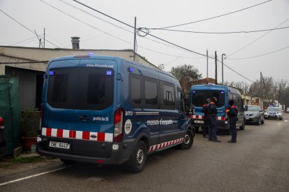 L’operatiu es va fer de manera simultània, a les fotos els dispositius a la partida Quatre Pilans (esq.) i Sidamon (dreta).