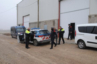 L’operatiu es va fer de manera simultània, a les fotos els dispositius a la partida Quatre Pilans (esq.) i Sidamon (dreta).