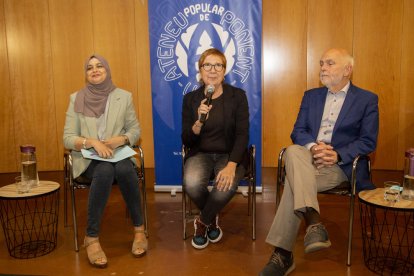 Carmina Pardo junto a Simeó Miquel y Najat Driuech.