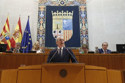 El candidato del PP a la Presidencia de Aragón, Jorge Azcón, ayer durante su discurso de investidura.