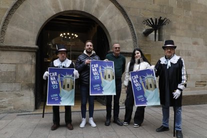 La presentació de la programació del Carnaval 2023 de Lleida, ahir a la plaça Paeria.