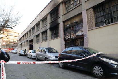 Desperfectos de la nave abandonada al barrio de Pardinyes de Lleida