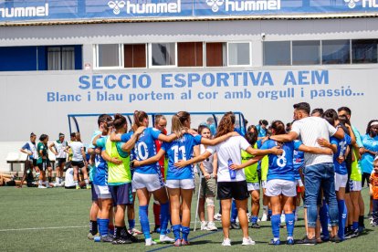 La piña de las jugadoras al terminar el partido