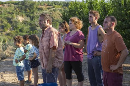 La película relata la historia de una familia de Alcarràs. 