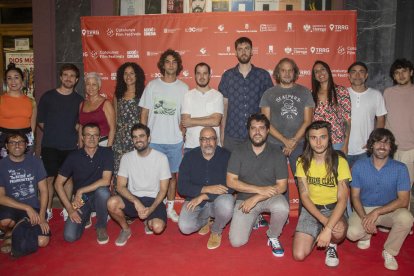 Organizadores del Galacticat y de la primera Trobada de Talent con los 12 finalistas.