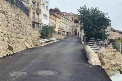 Biosca finaliza las obras en la calle que cruza la localidad 