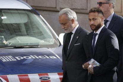 Neymar, en foto d’arxiu, al sortir dels jutjats de Barcelona.