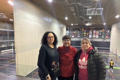 Vanesa Ortega (centro), junto a Marta Farran y Paquita Toribio.