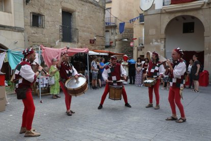 La 26 edición de la feria medieval de Almenar arrancó ayer con varias actividades que seguirán en el día de hoy.