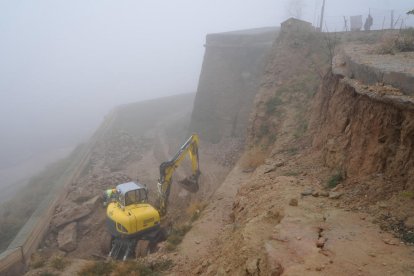 La zona esfondrada és entre els baluards de la Reina i Louvingy.